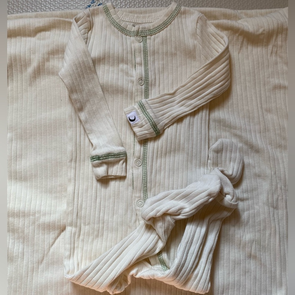 Cream Ribbed Baby Onesie and Blanket Set